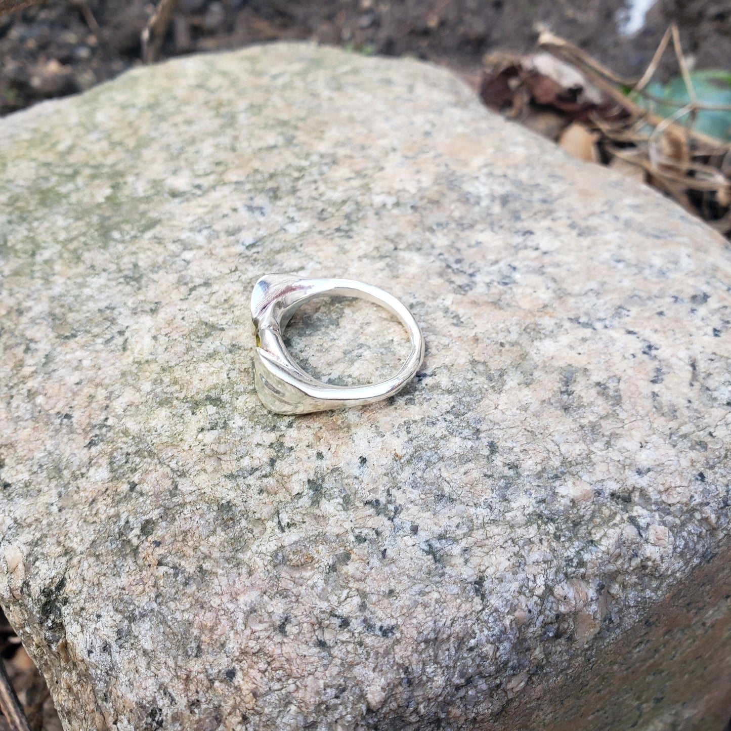 Reverse intaglio Skull green mali garnet ring