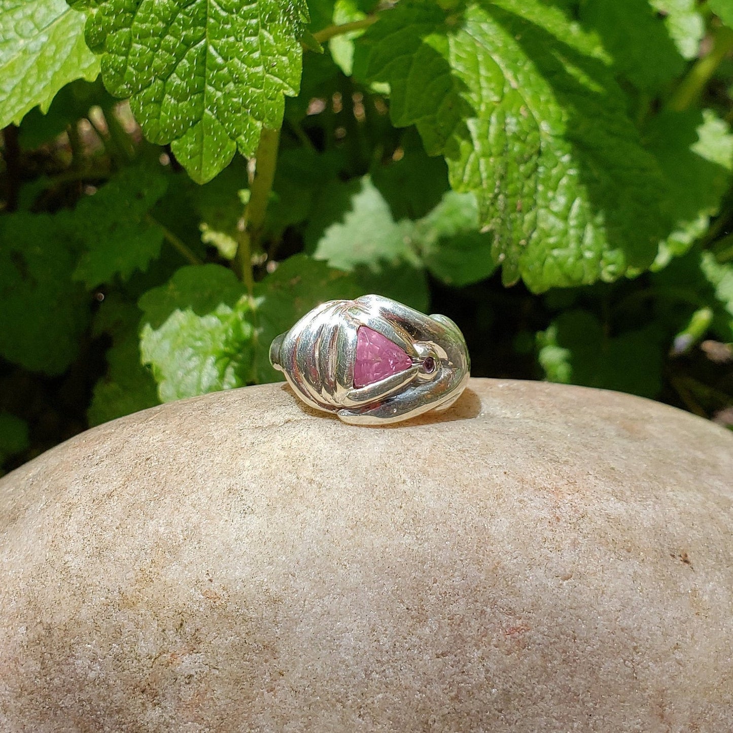 Pink spinel and sapphire yoni ring