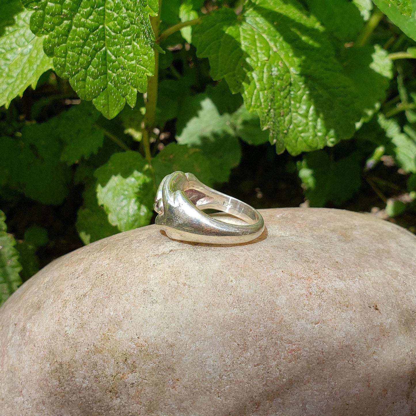 Pink spinel and sapphire yoni ring