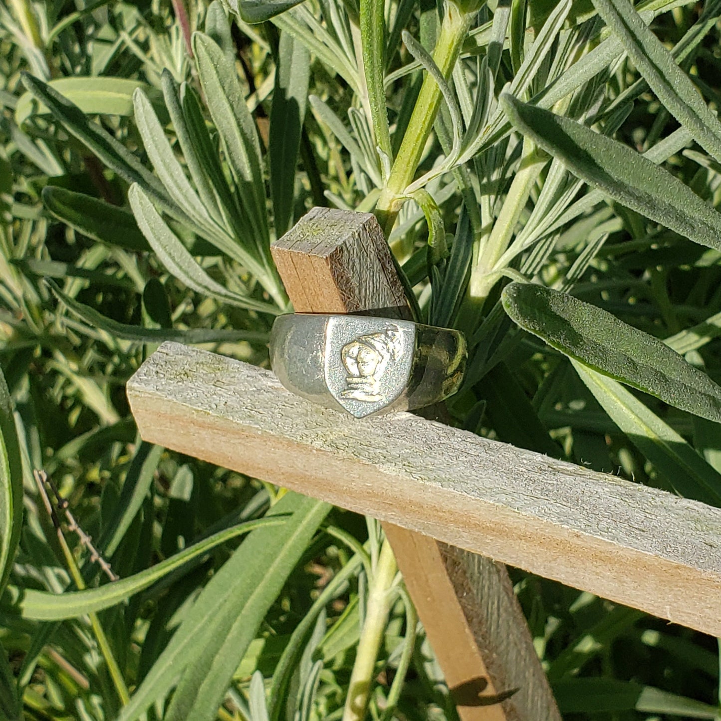 Mooning wax seal signet ring