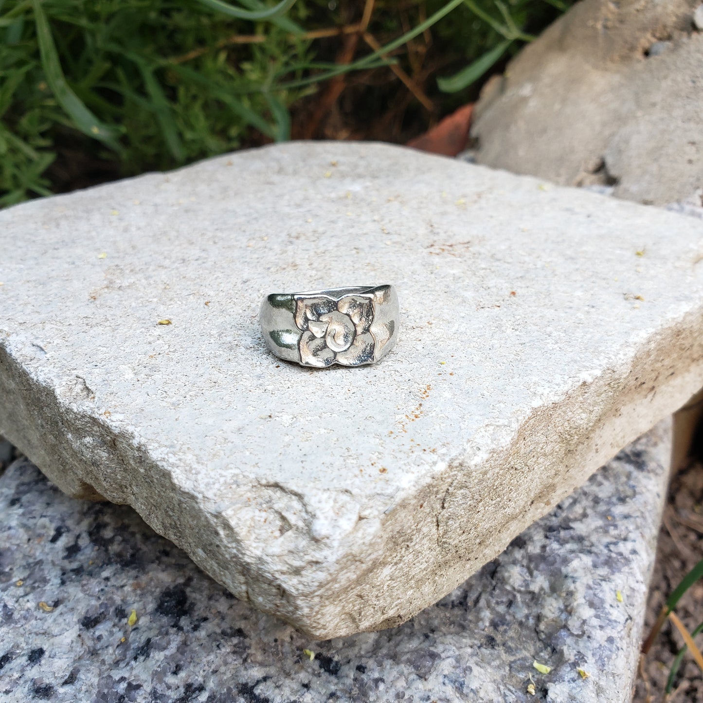 Cat napping on a cushion wax seal signet ring