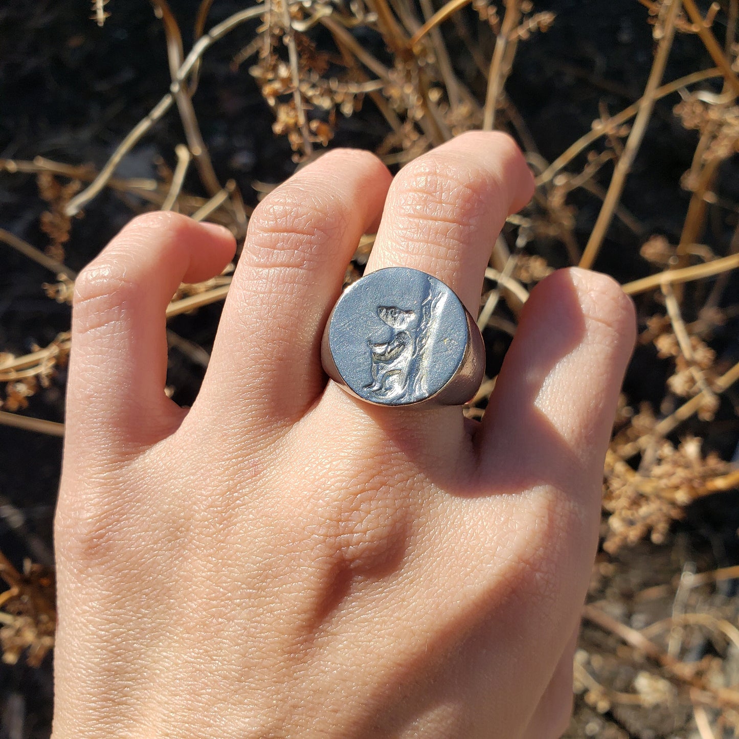 Bear back scratch wax seal signet ring