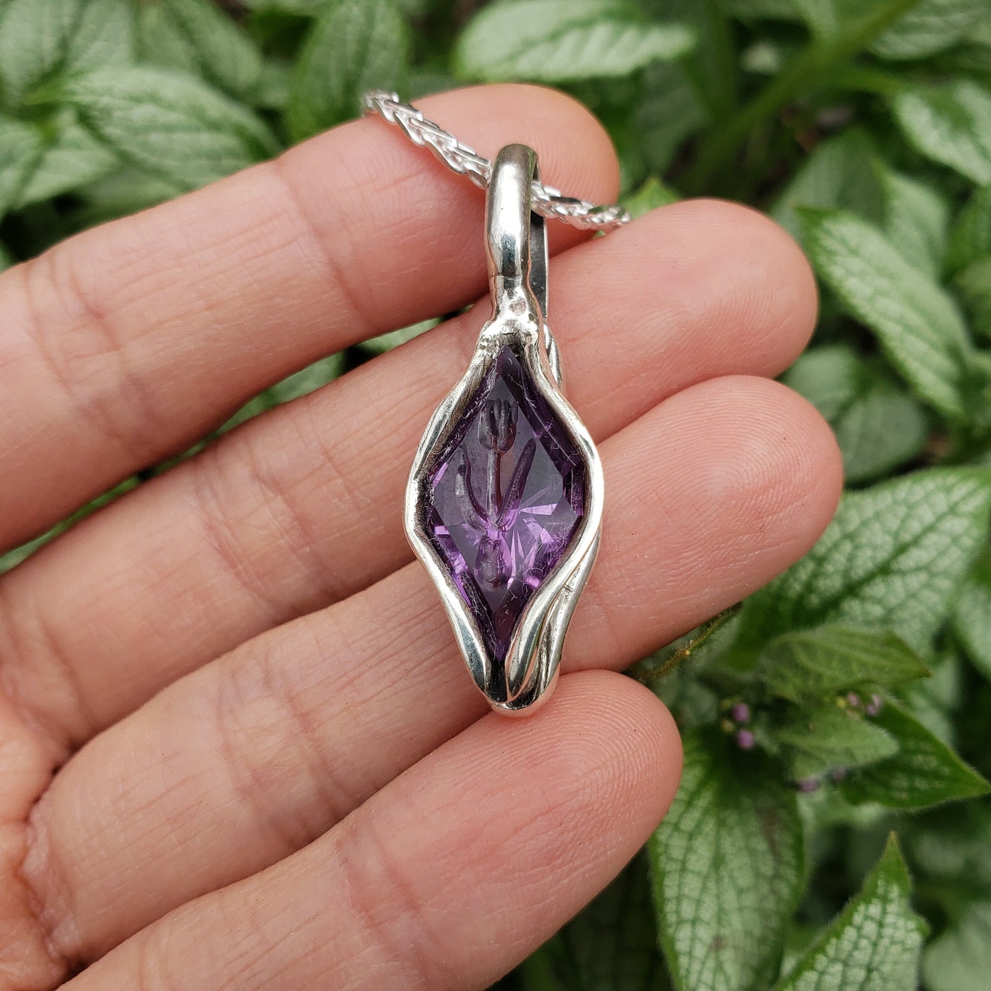 Tulip intaglio amethyst pendant