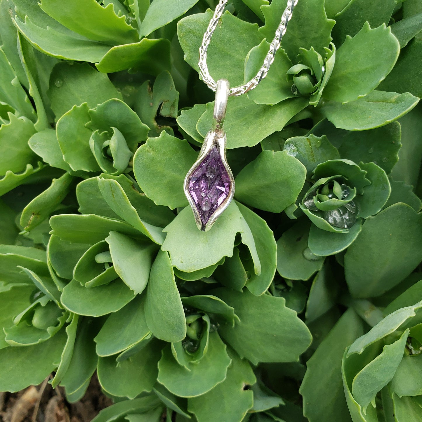 Tulip intaglio amethyst pendant