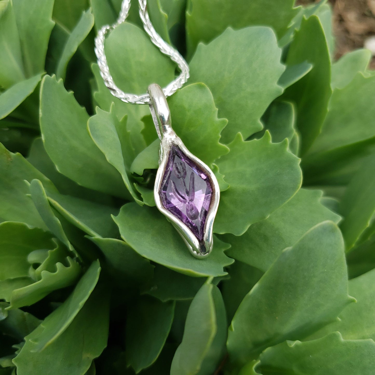 Tulip intaglio amethyst pendant