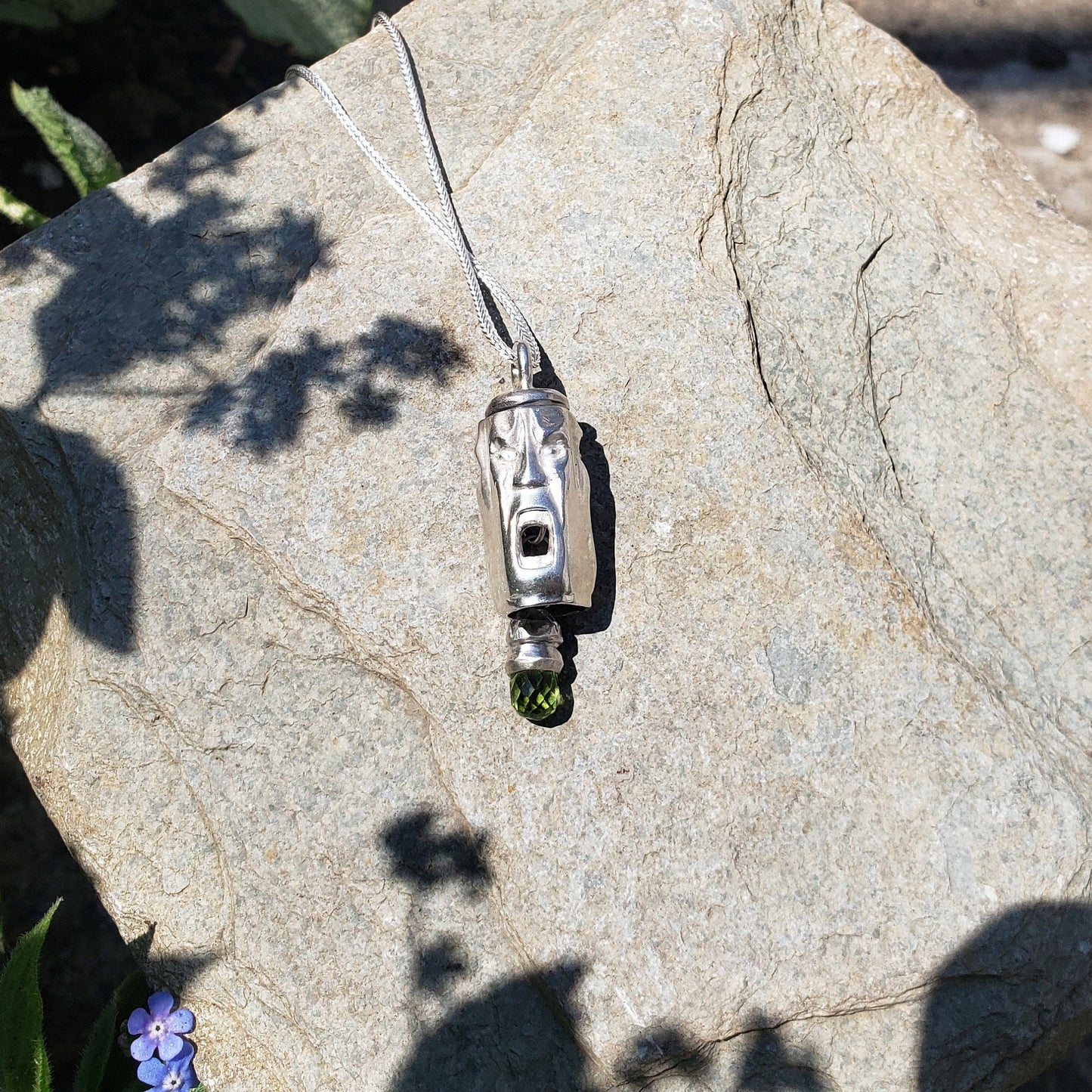 Three face and peridot jangling pendant