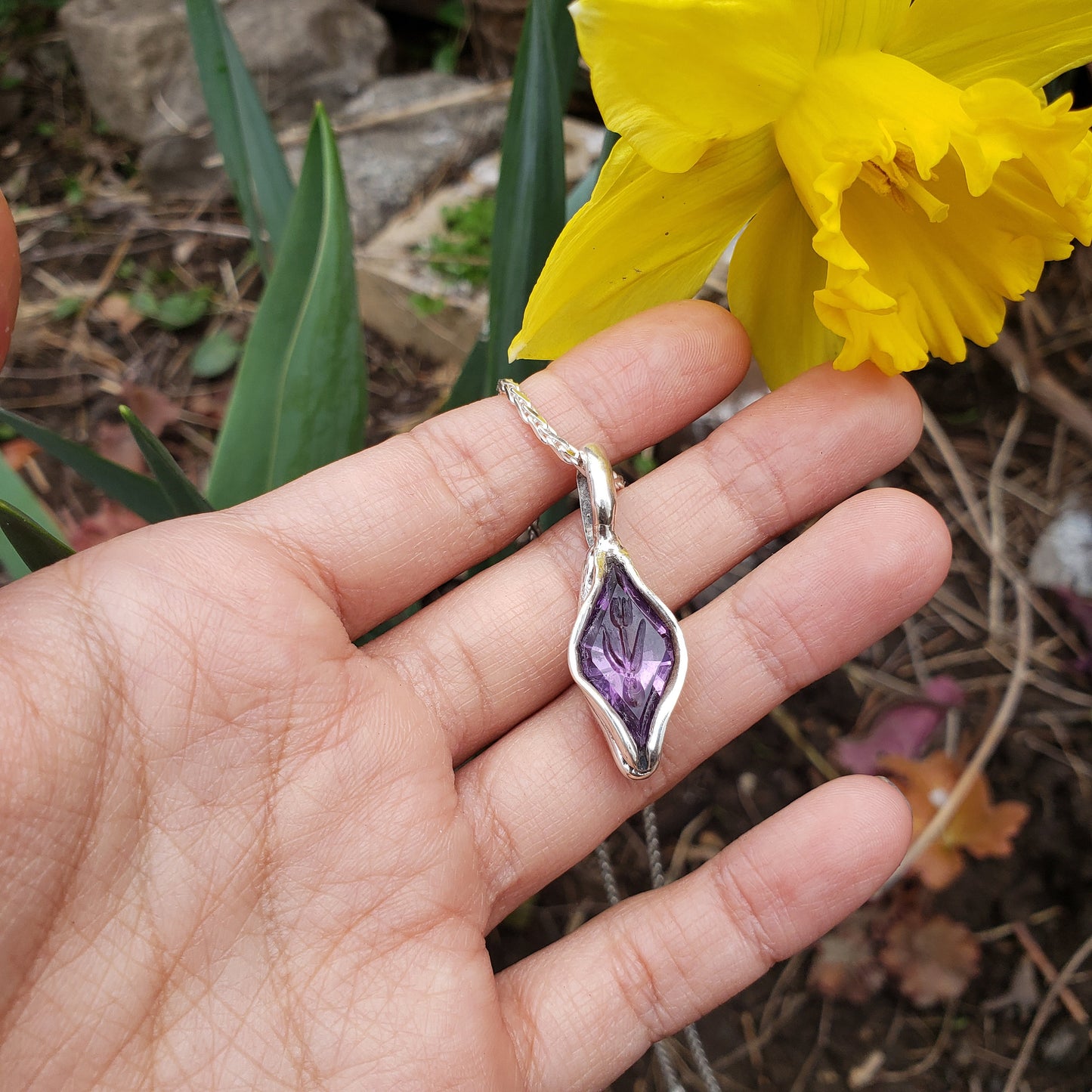 Tulip intaglio amethyst pendant