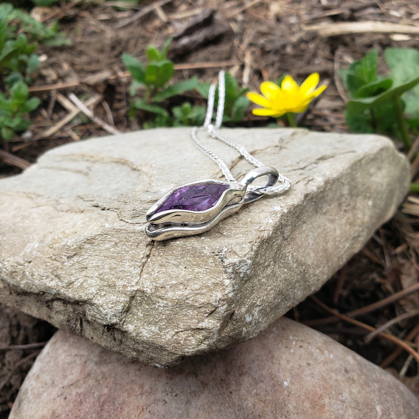 Tulip intaglio amethyst pendant