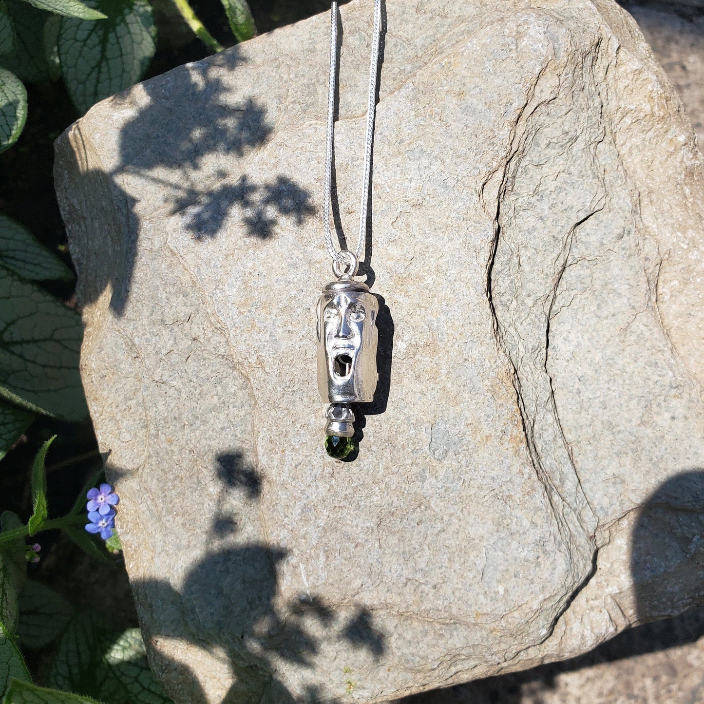 Three face and peridot jangling pendant