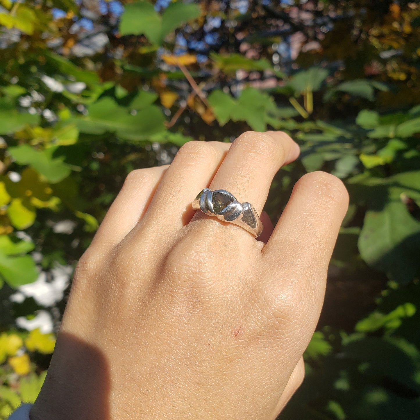 Green sapphire trilliant flower wing ring