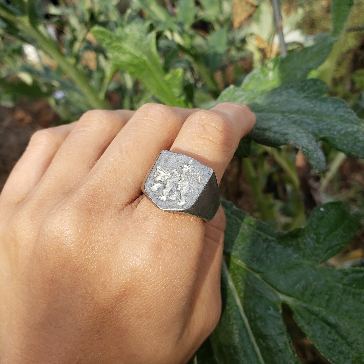 Riding bear back wax seal signet ring