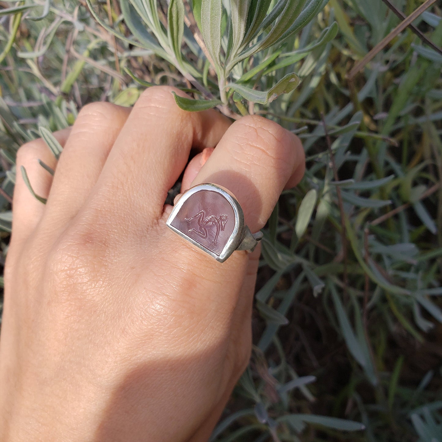 Jilling chalcedony signet ring