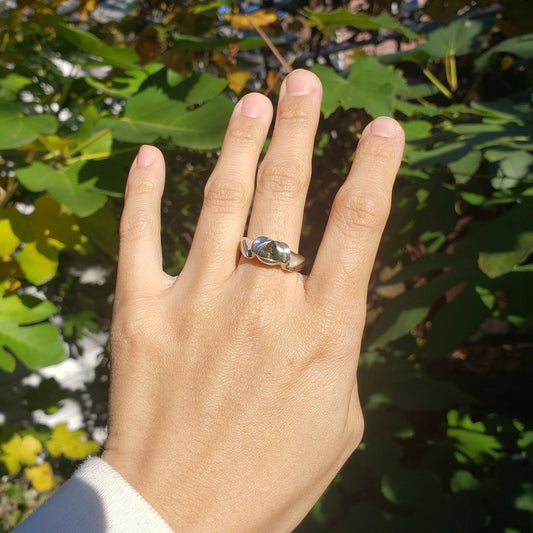 Green sapphire trilliant flower wing ring