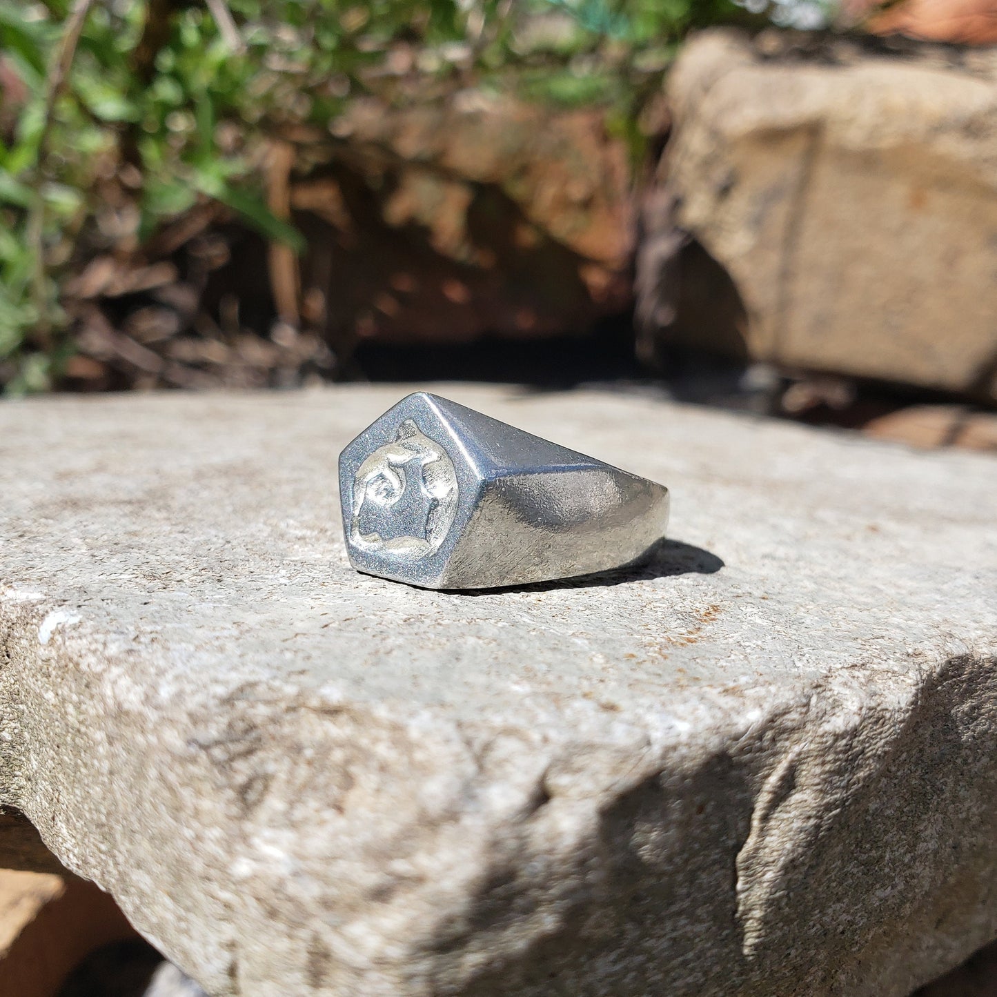 Back bend wax seal signet ring