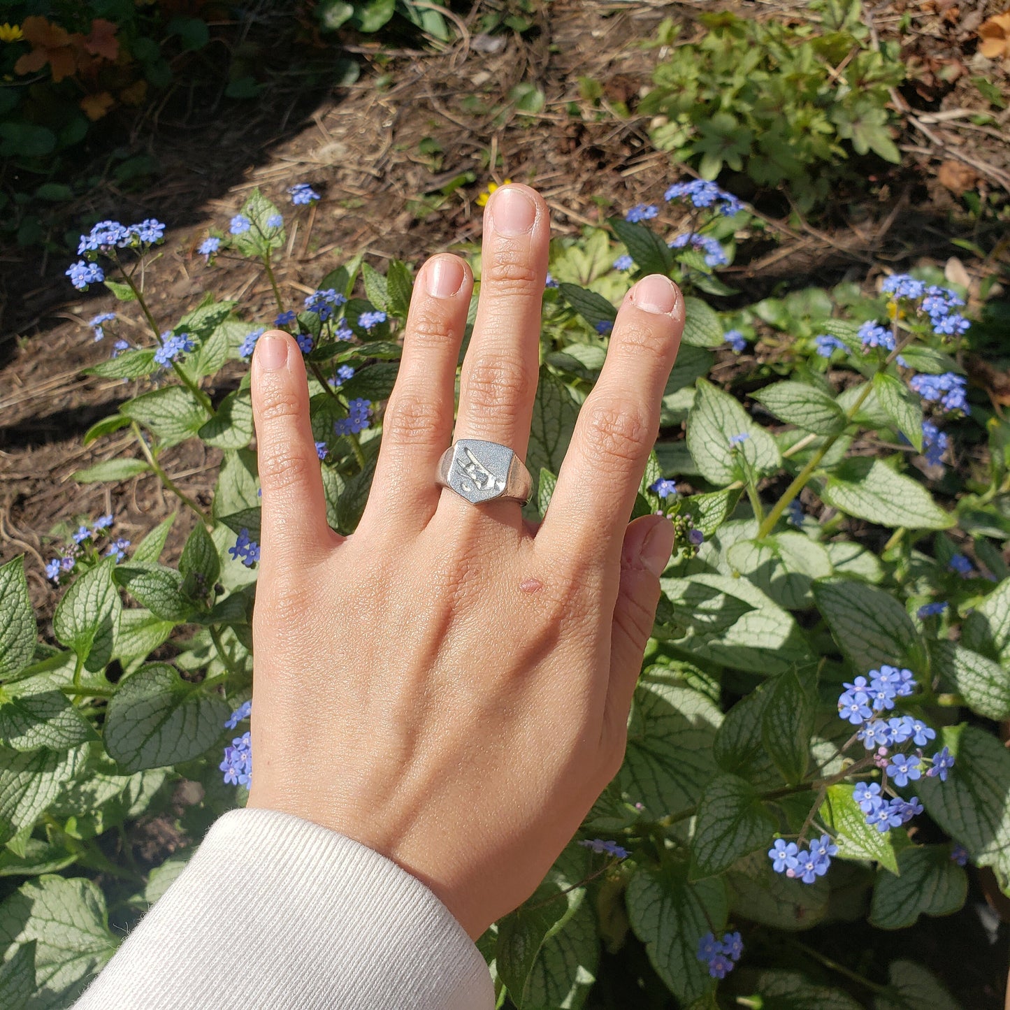 Flicking the bean wax seal signet ring