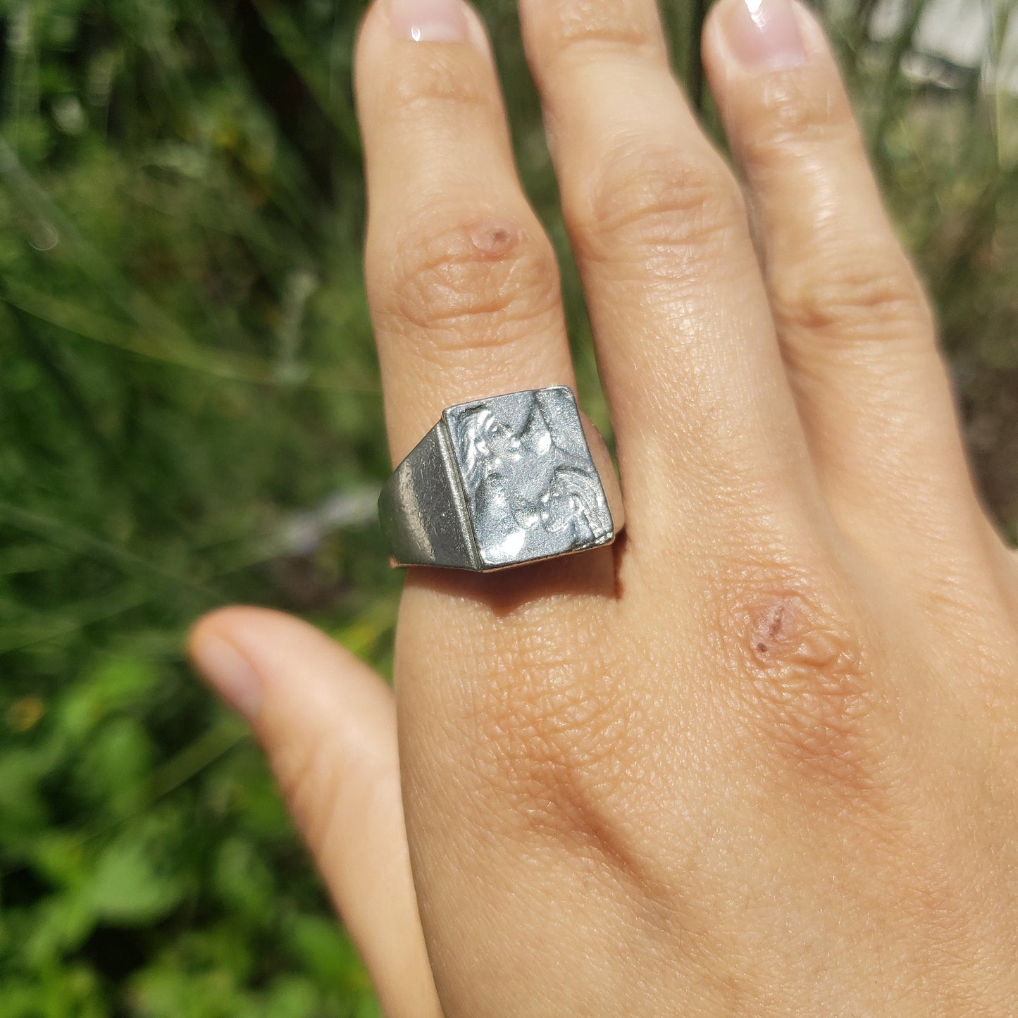 Generational feeding chain wax seal signet ring