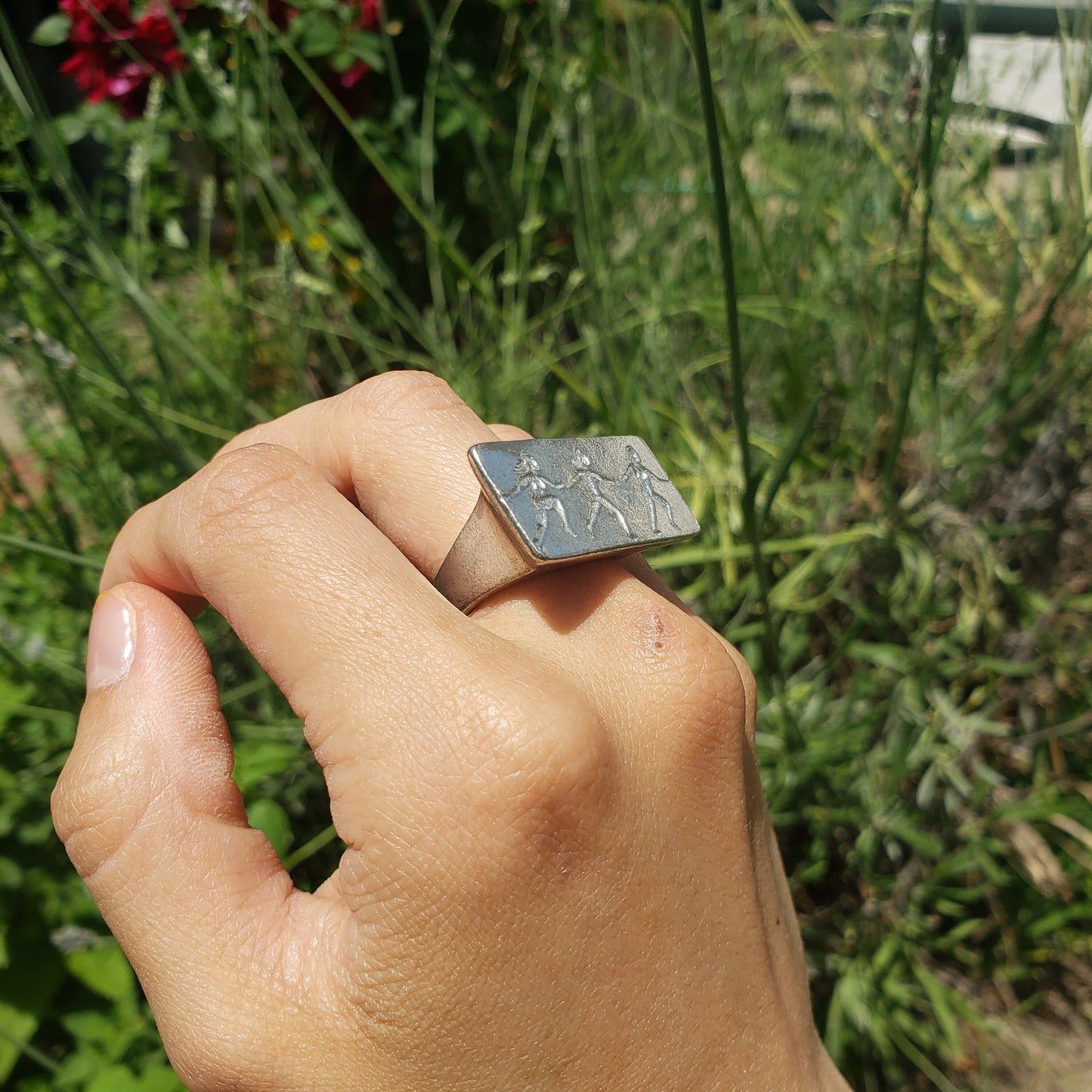 Dancing chain wax seal signet ring