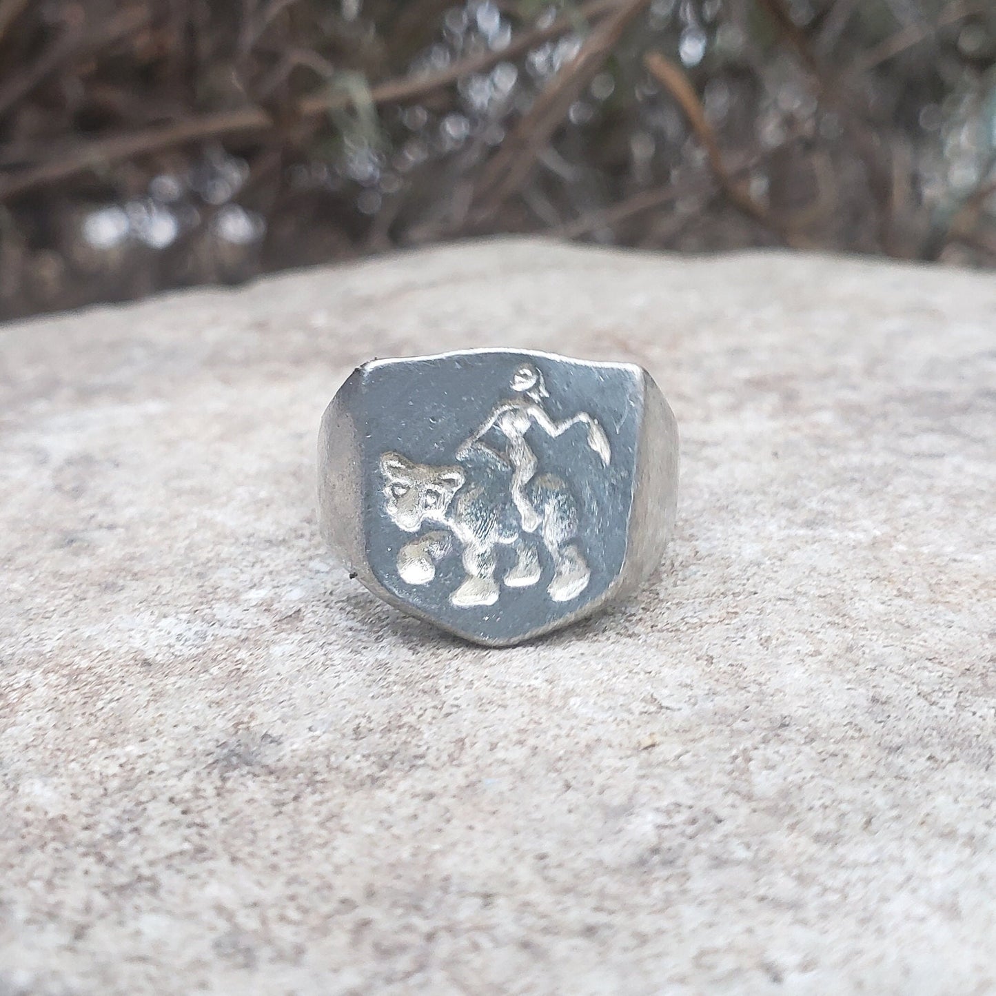 Riding bear back wax seal signet ring