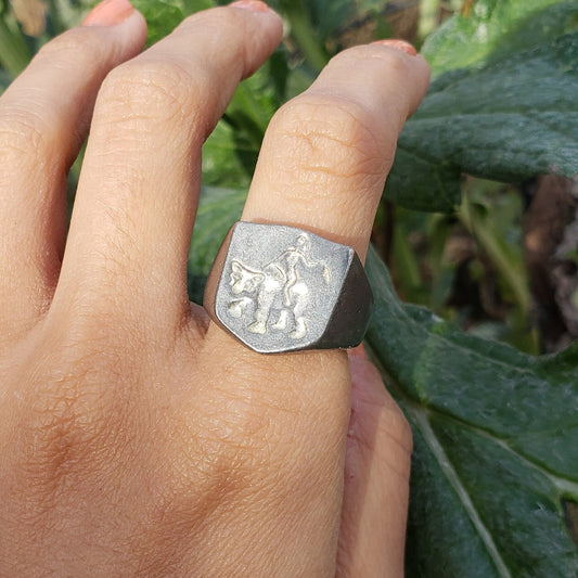 Riding bear back wax seal signet ring