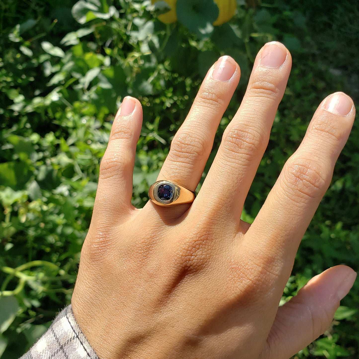 oval sapphire solitaire 18k ring