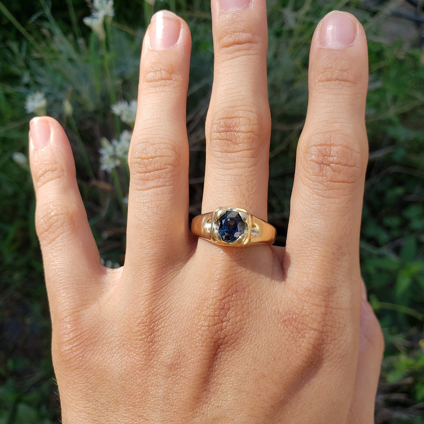 sapphire cushion 18k gold ring