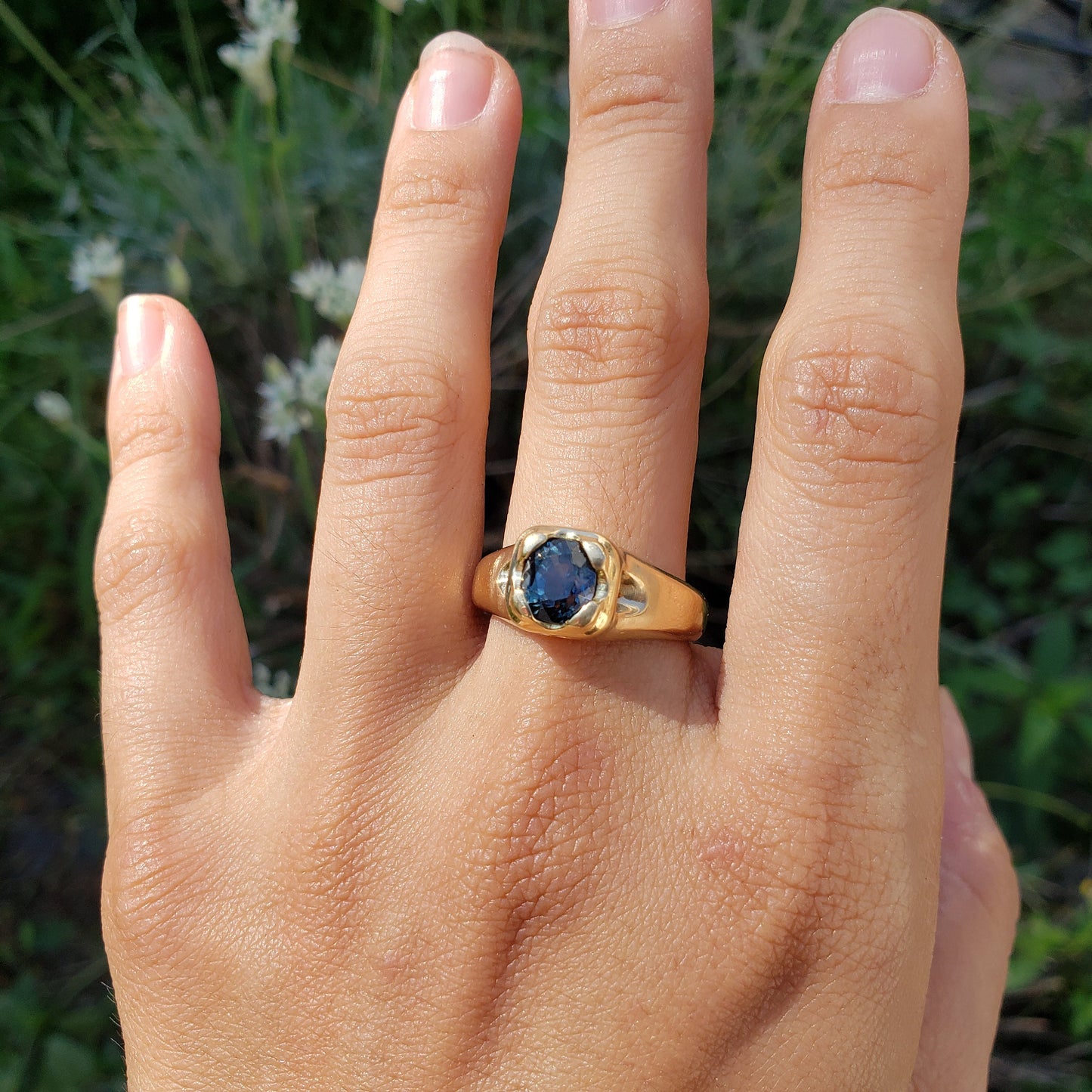 sapphire cushion 18k gold ring