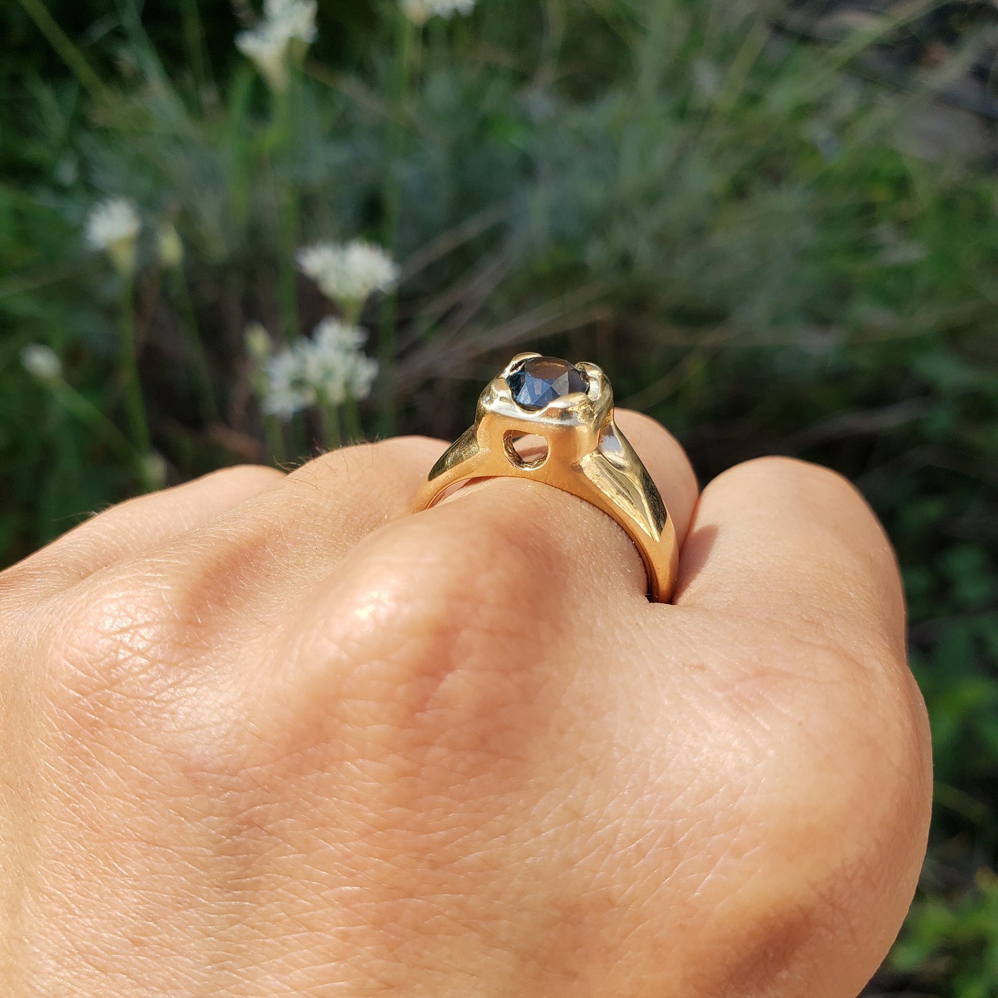 sapphire cushion 18k gold ring