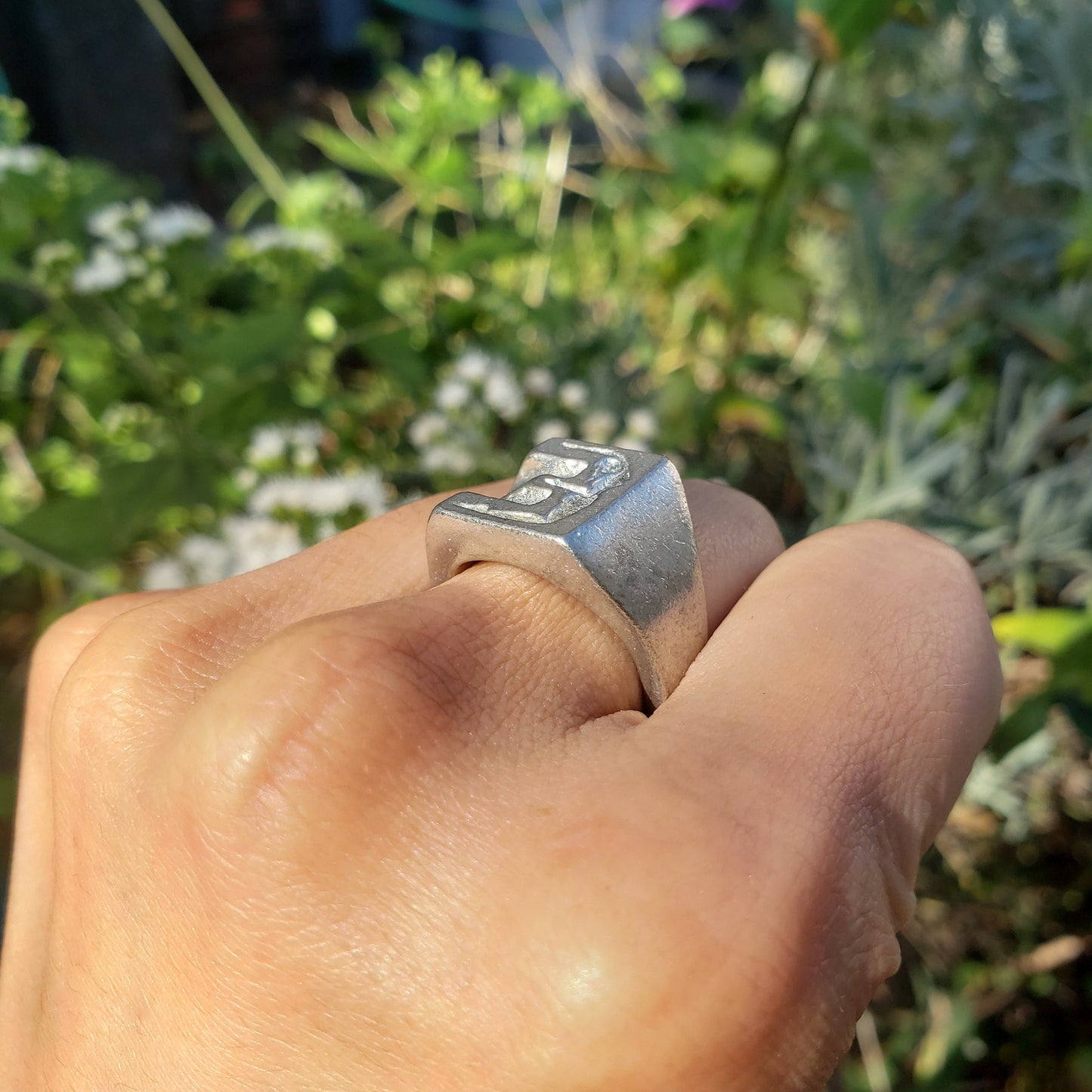 Body letter "E" wax seal signet ring