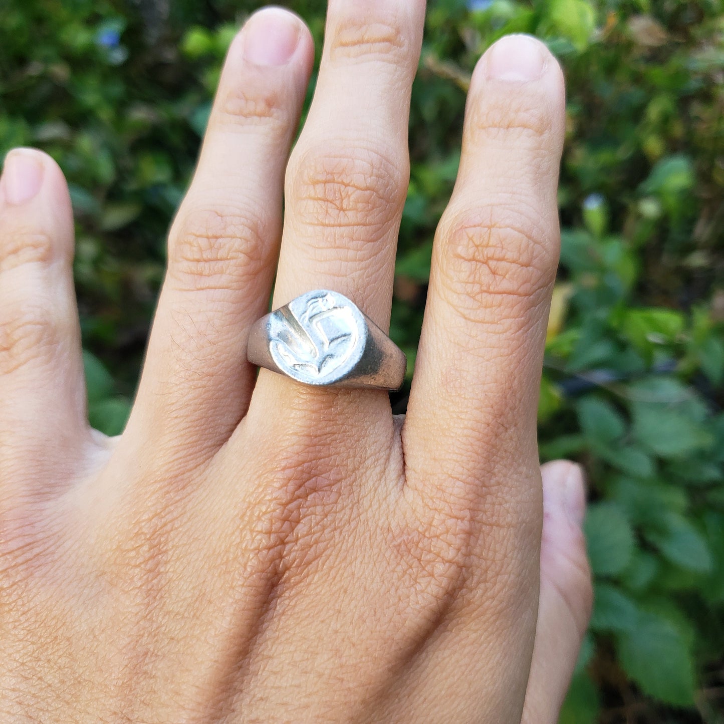 Body letter "e" wax seal signet ring