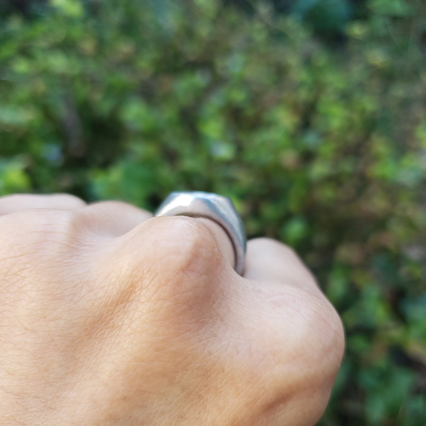 Body letter "e" wax seal signet ring