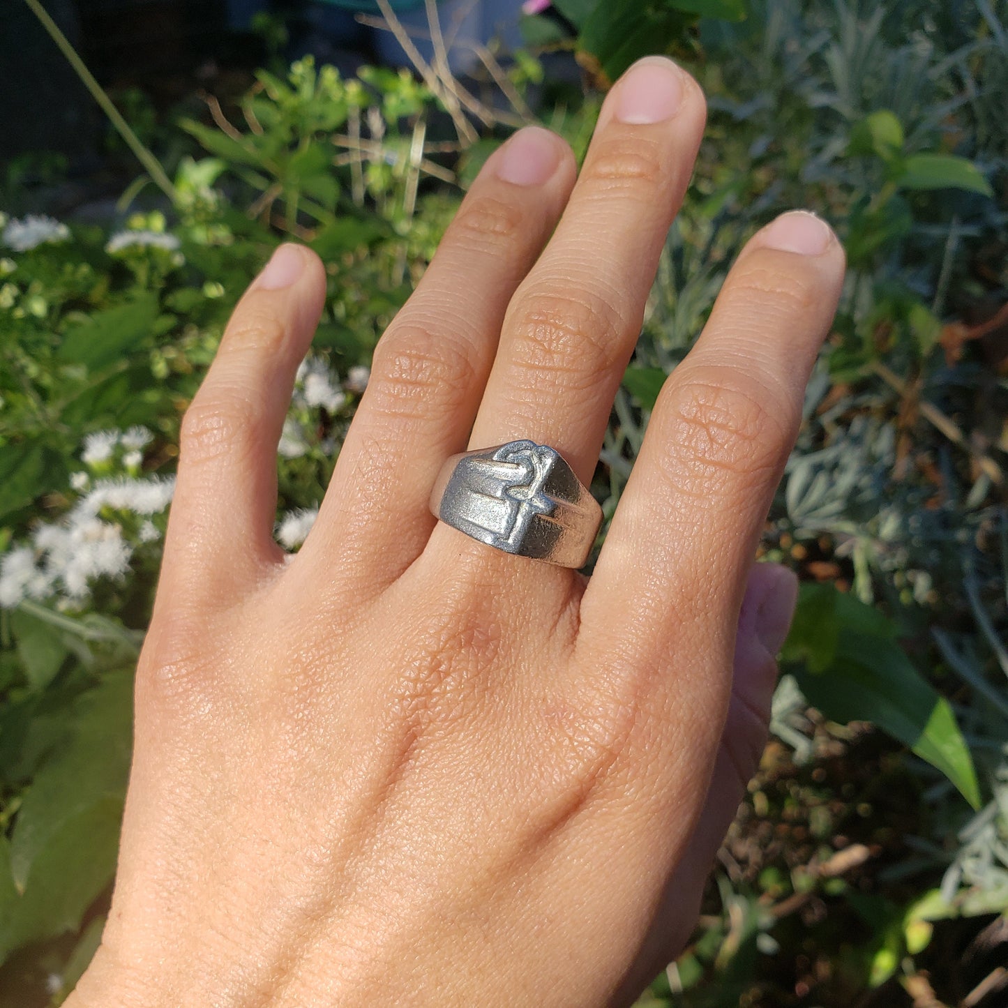 Body letter "f" wax seal signet ring