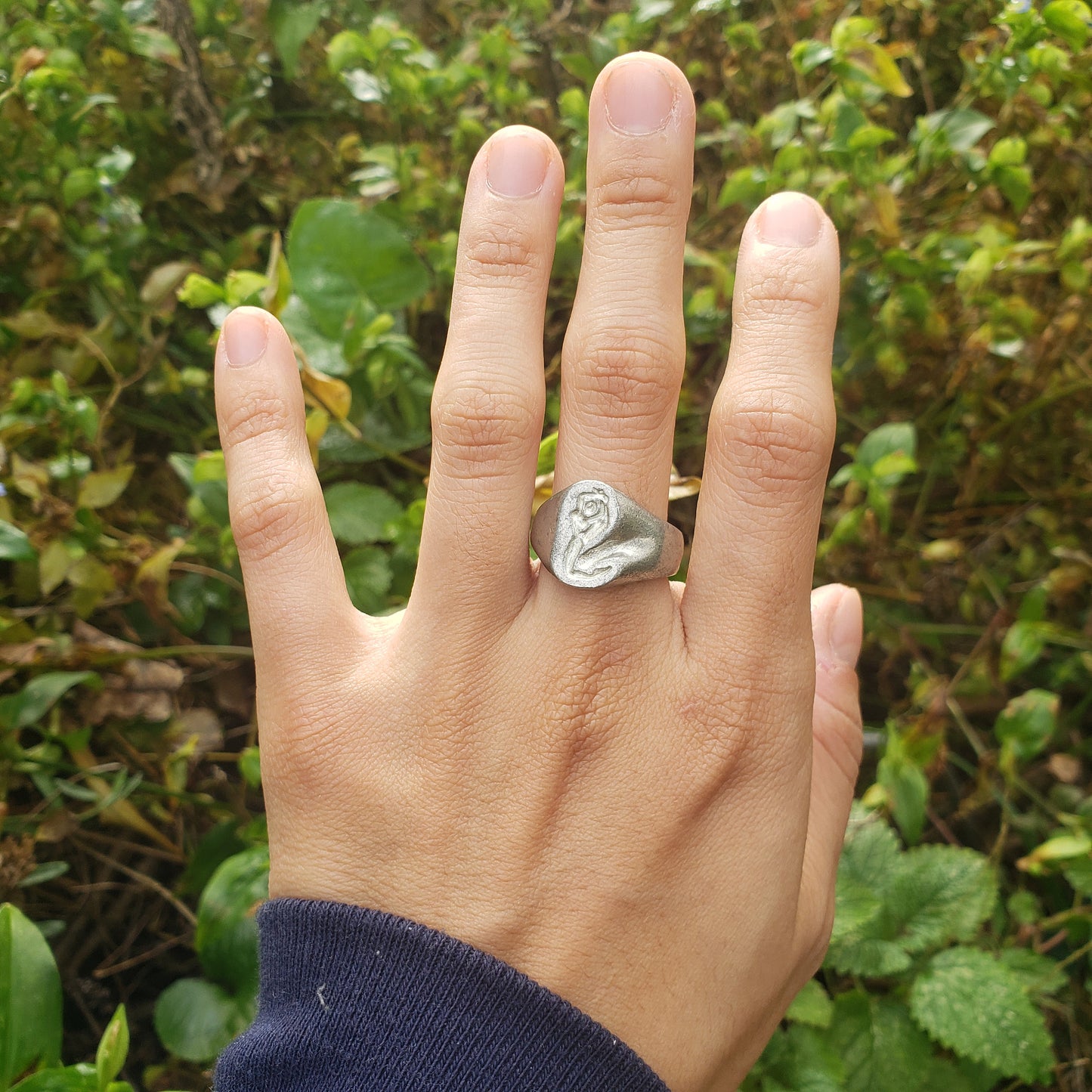 Body letter "g" wax seal signet ring