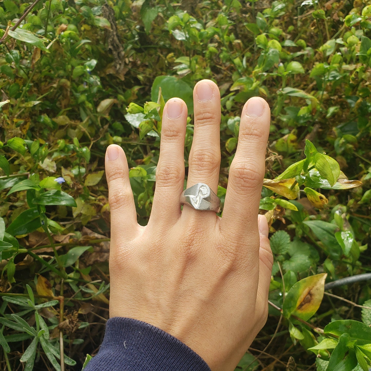 Body letter "q" wax seal signet ring