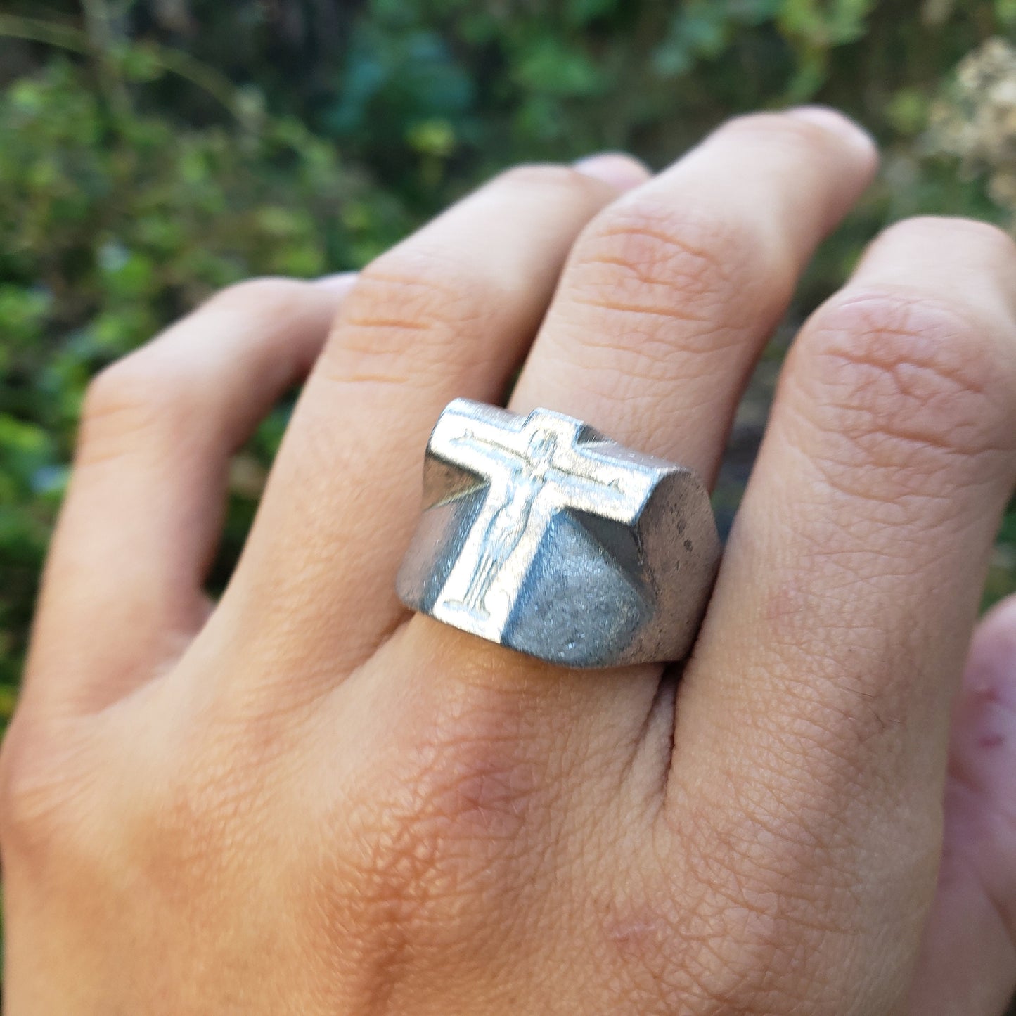 Body letter "t" wax seal signet ring