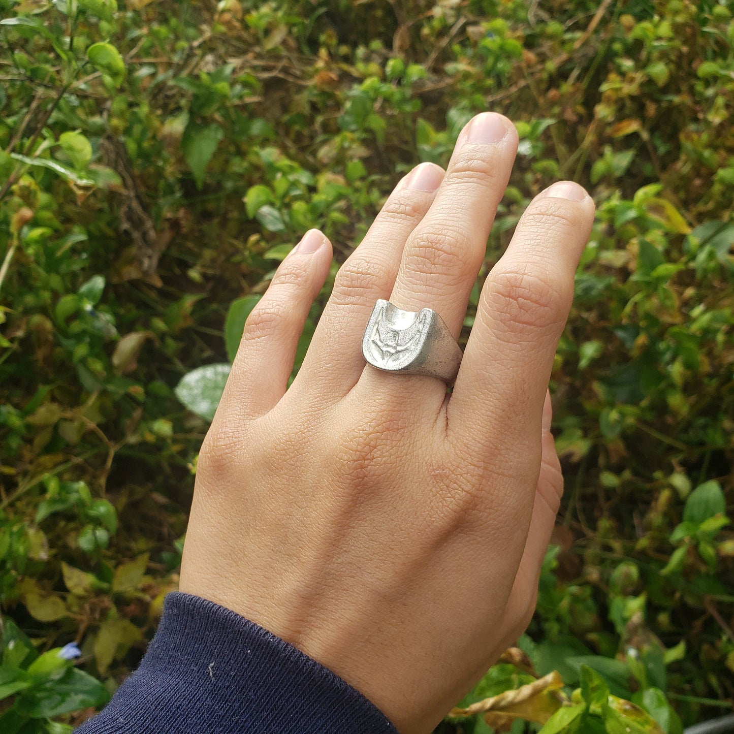 Body letter "U" wax seal signet ring