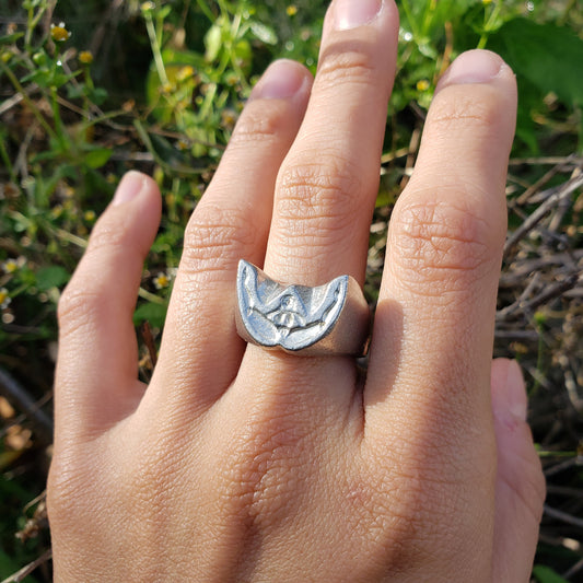 Body letter "W" wax seal signet ring