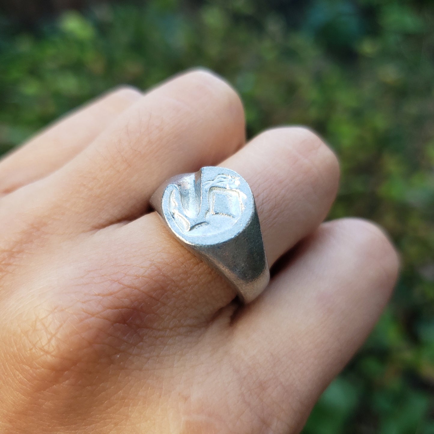 Body letter "e" wax seal signet ring