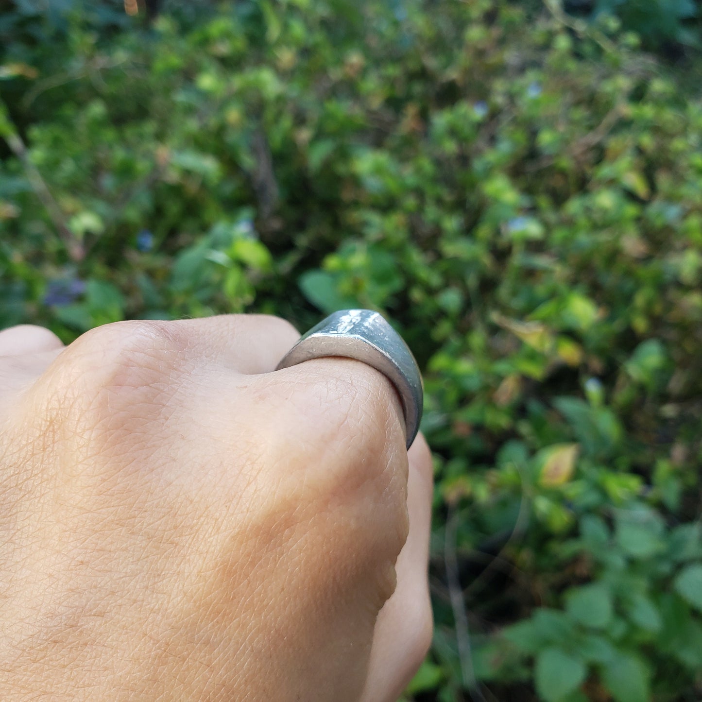 Body letter "i" wax seal signet ring