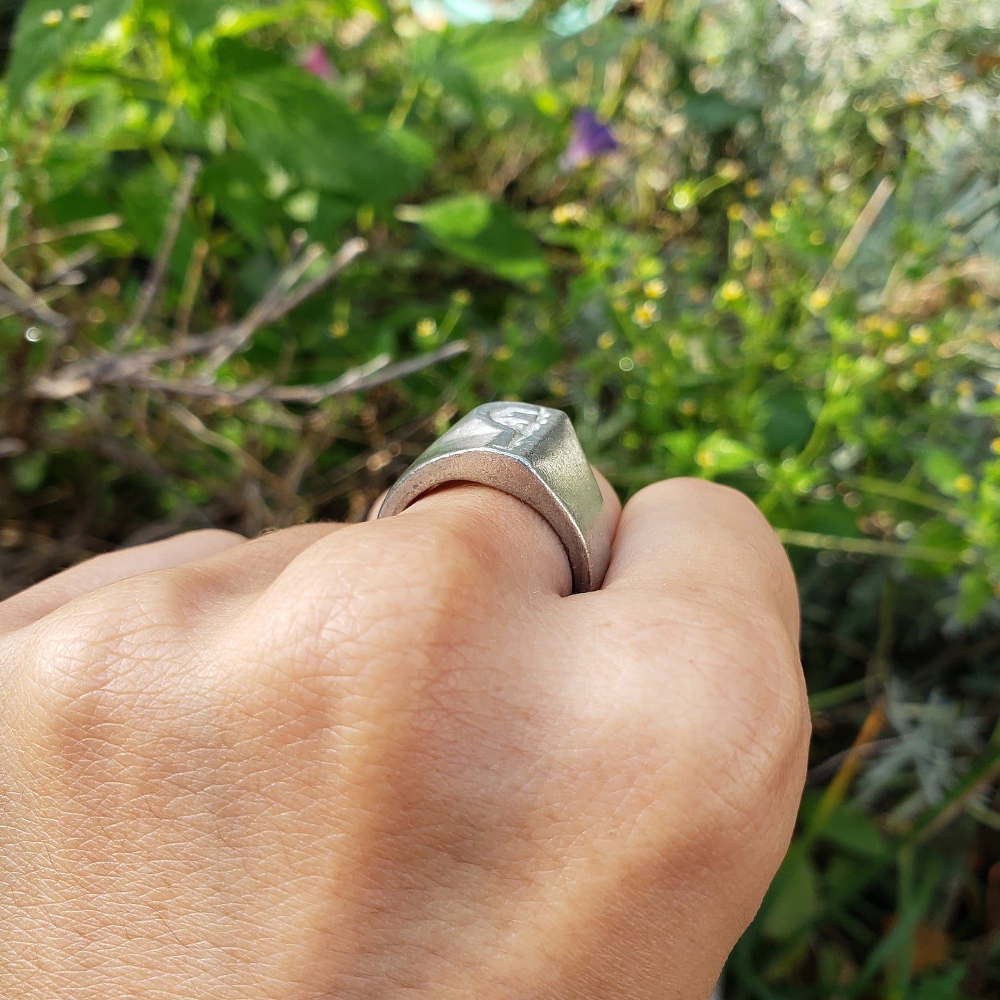 Body letter "p" split wax seal signet ring