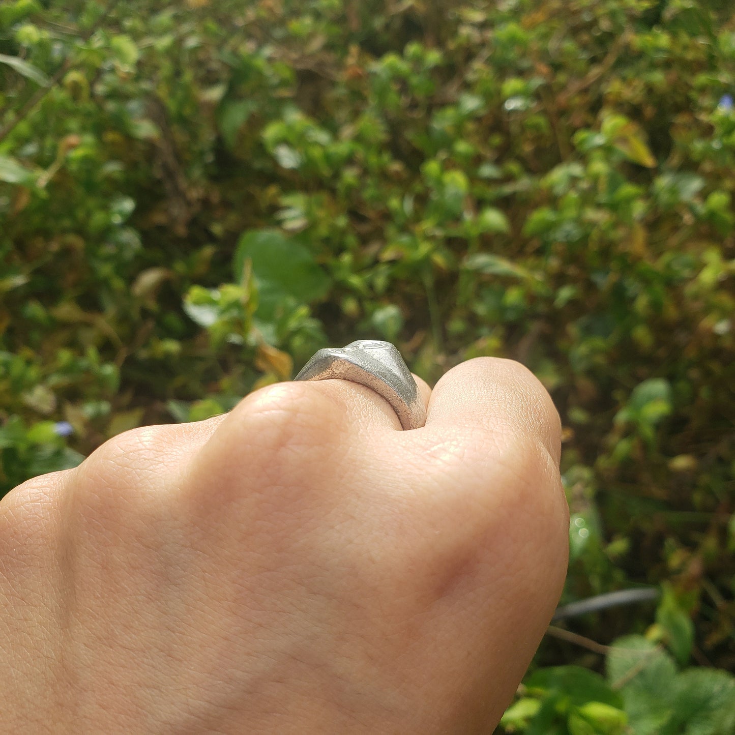 Body letter "q" wax seal signet ring