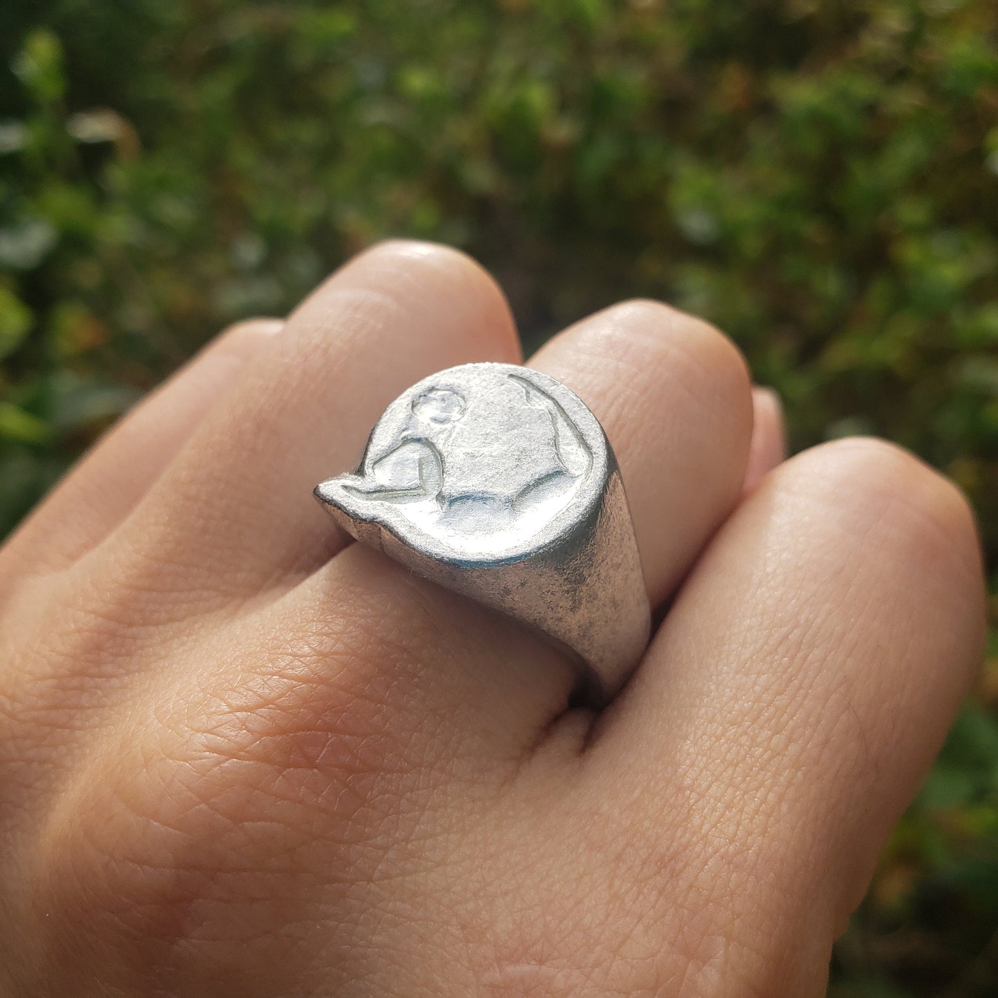 Body letter "Q" wax seal signet ring