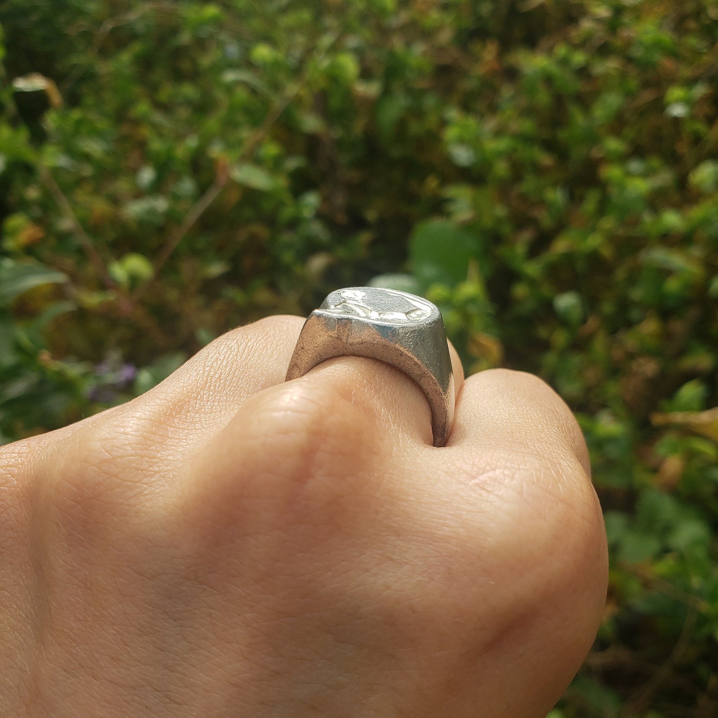 Body letter "Q" wax seal signet ring