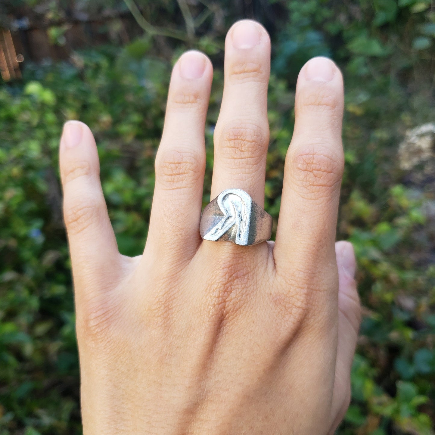 Body letter "R" bending wax seal signet ring