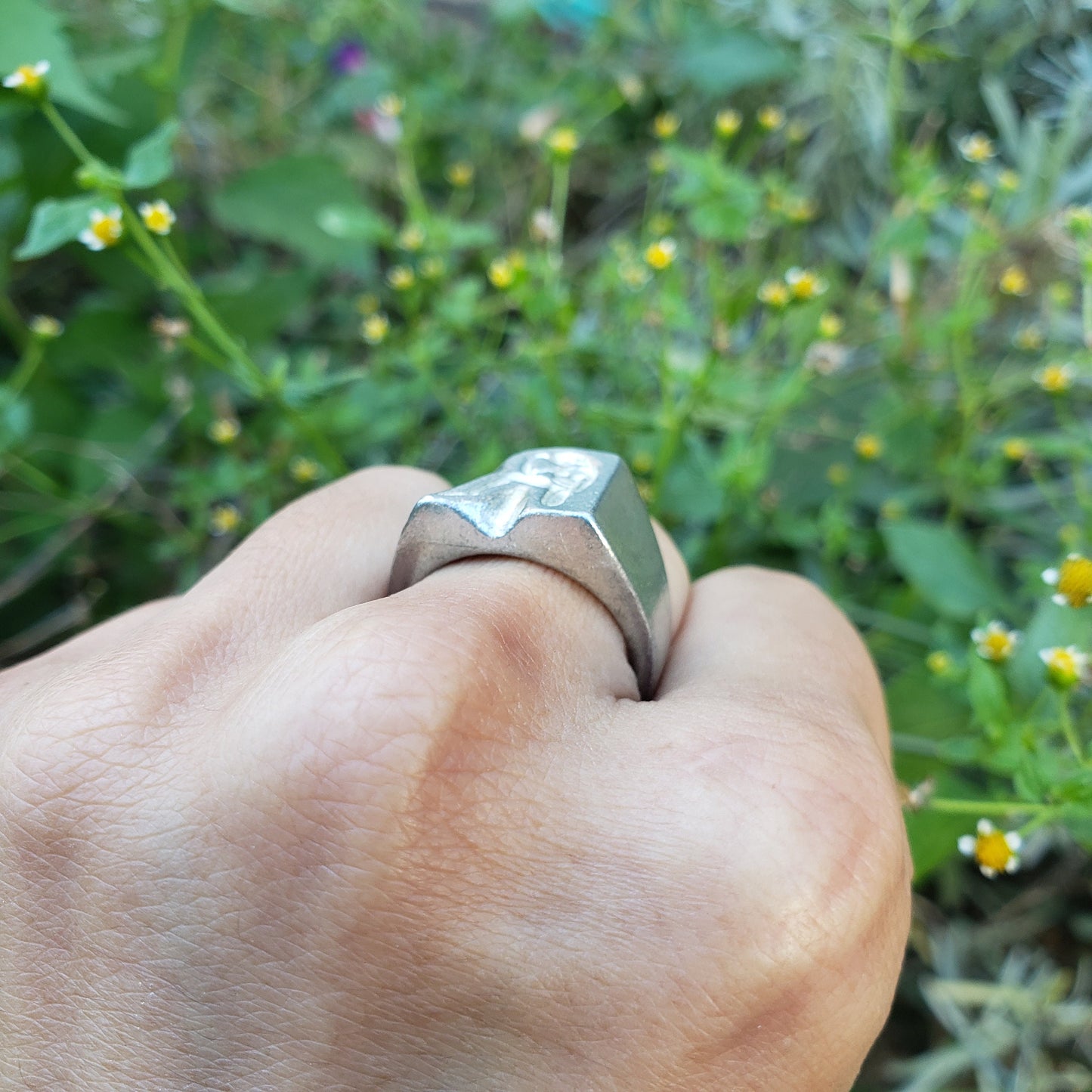 Body letter "R" thinker wax seal signet ring