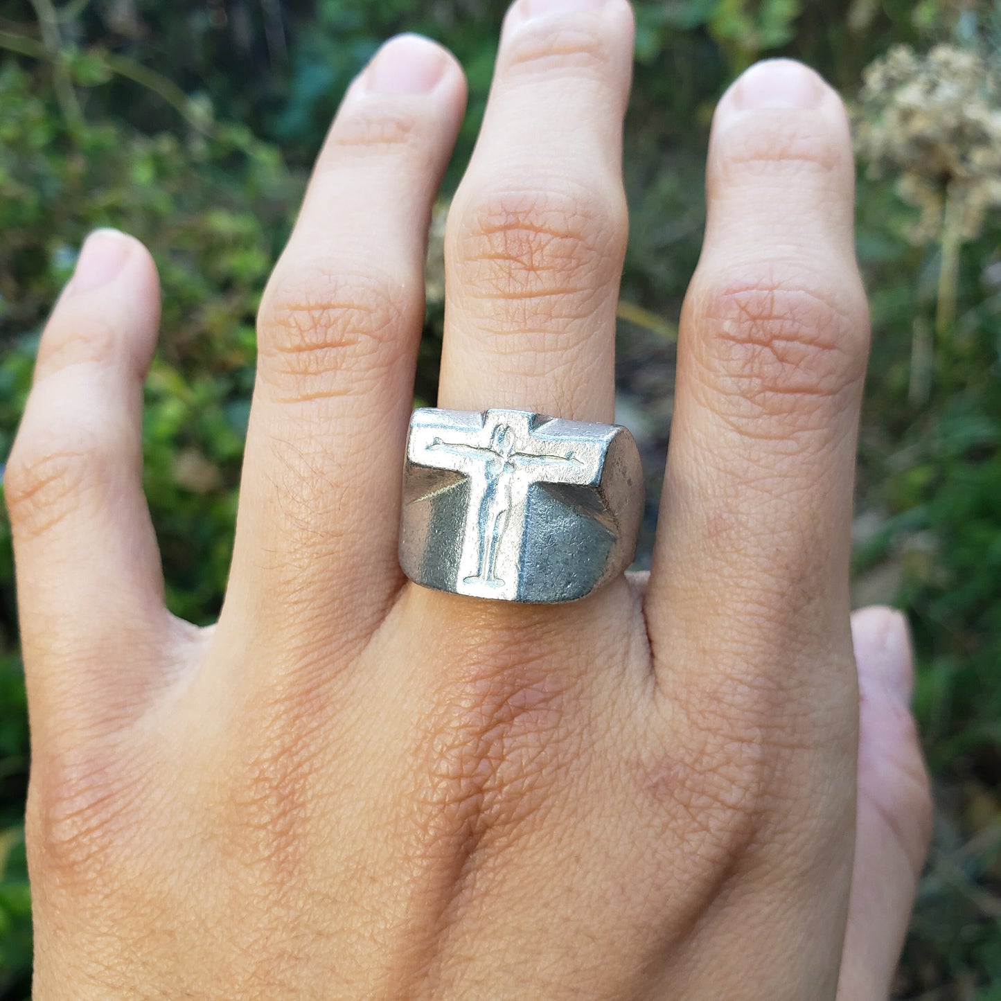 Body letter "t" wax seal signet ring