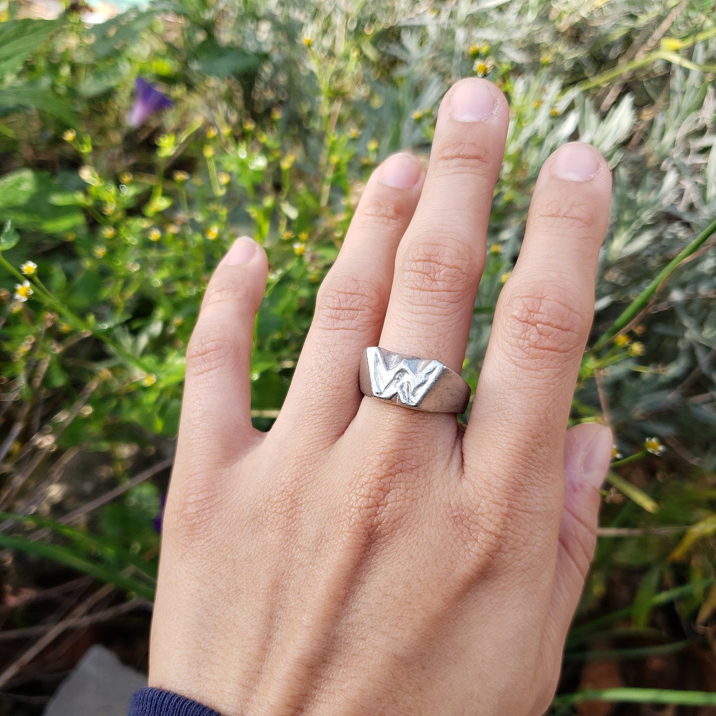 Body letter "w" wax seal signet ring