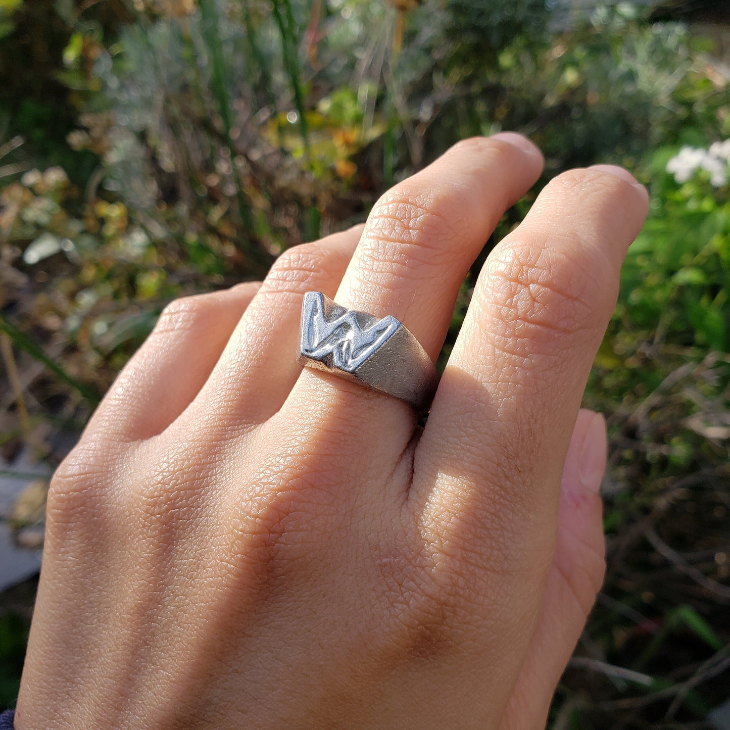 Body letter "w" wax seal signet ring