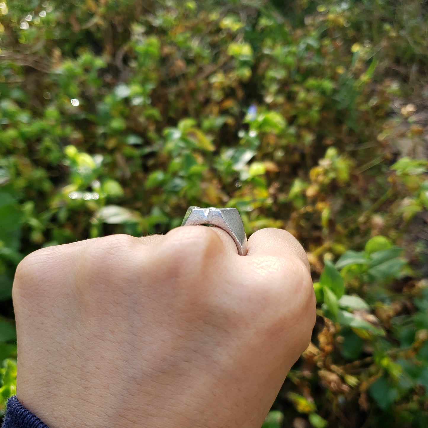 Body letter "w" wax seal signet ring