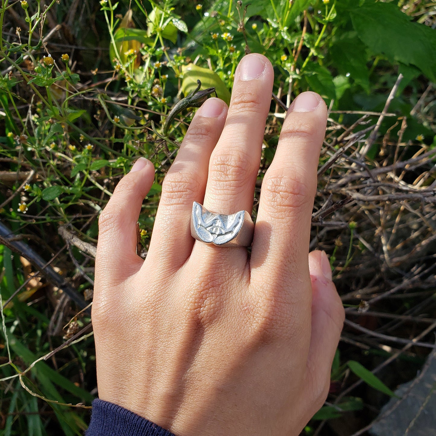 Body letter "W" wax seal signet ring