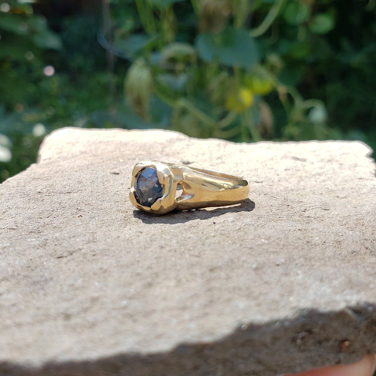 sapphire cushion 18k gold ring